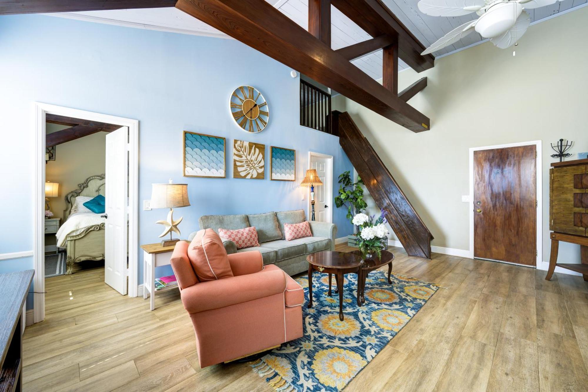 Orchid - Historic Palm Apartment *